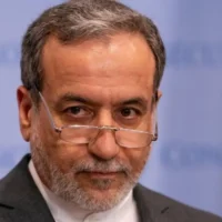 Iran FM to discuss nuclear program, citizen case in France