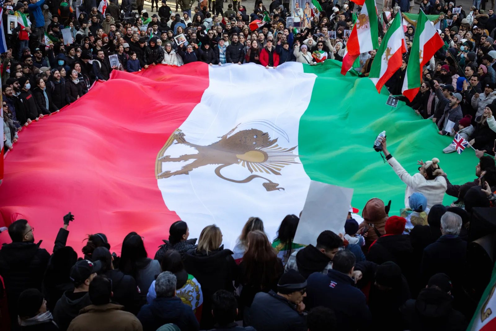 Isfahan protests at night with growing public anger in Iran