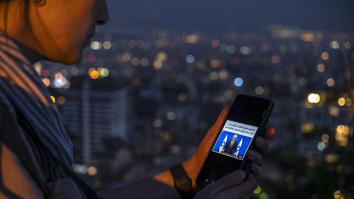 citizens facing Iran internet shutdown no mobile signal