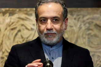 Iran’s FM reaches Moscow to convey Khamenei's note to Putin