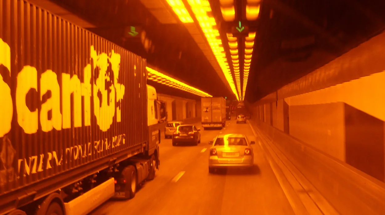 Israel kills children, graffiti above Antwerp Kennedy Tunnel