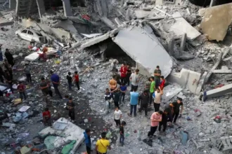 Israeli airstrikes kill 100 in Gaza amid ceasefire talks