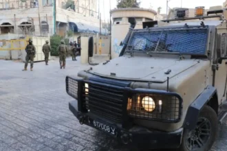 Israeli army detains mayor of Hebron in West Bank raid