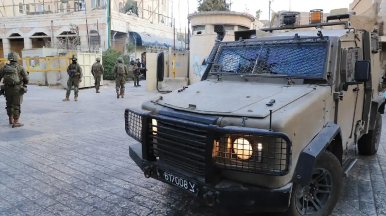 Israeli army detains mayor of Hebron in West Bank raid