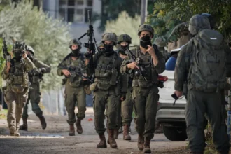 Israeli soldiers kill Palestinian man and teen in West Bank