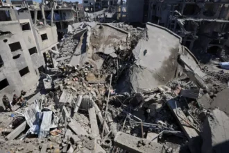 Israeli strikes on Gaza kill 21, intensify in Rafah