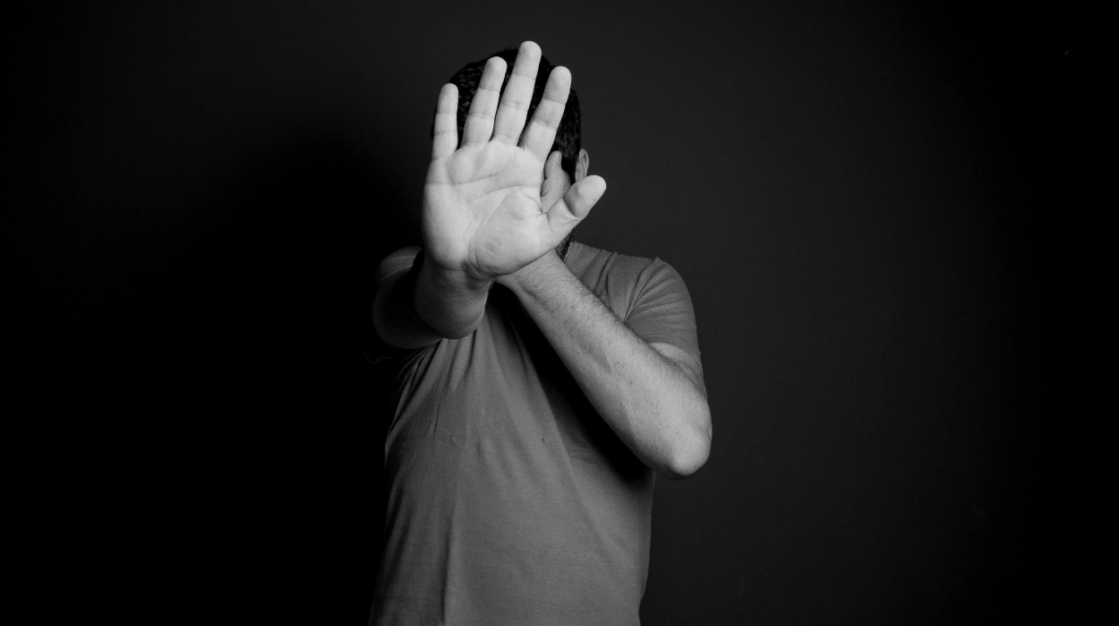 Izegem Man Gets Suspended Sentence for Stalking and Beating Ex and Family