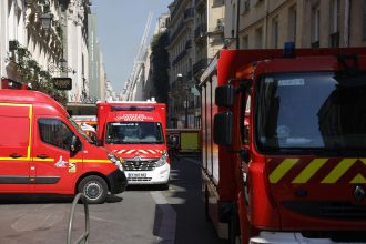 France climate news showing emergency services responding during the extreme heatwave in Paris, France, 2026