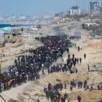 Gazans return home as Israel-Hamas ceasefire holds