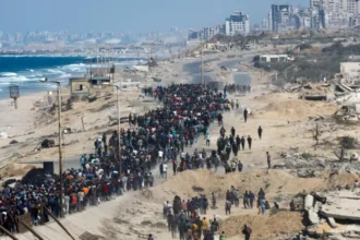 Gazans return home as Israel-Hamas ceasefire holds