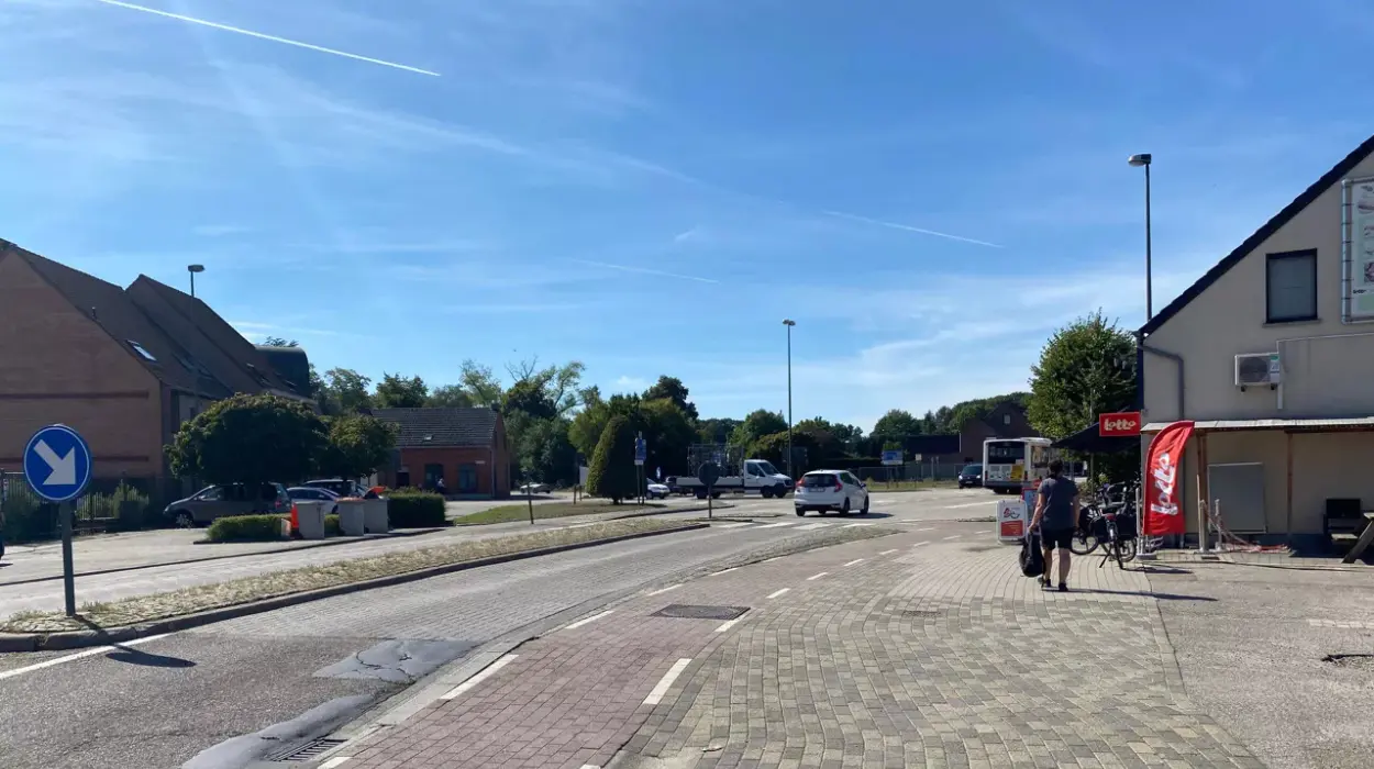 Kaulille's Mayor Stin Van Baelen plans an oval roundabout