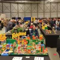 Kicks and Bricks in Lommel Rob Vangansewinkel's Minifigure machine launch