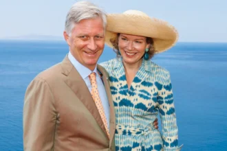 King Philippe joins Brussels students for biodiversity walk without Queen Mathilde