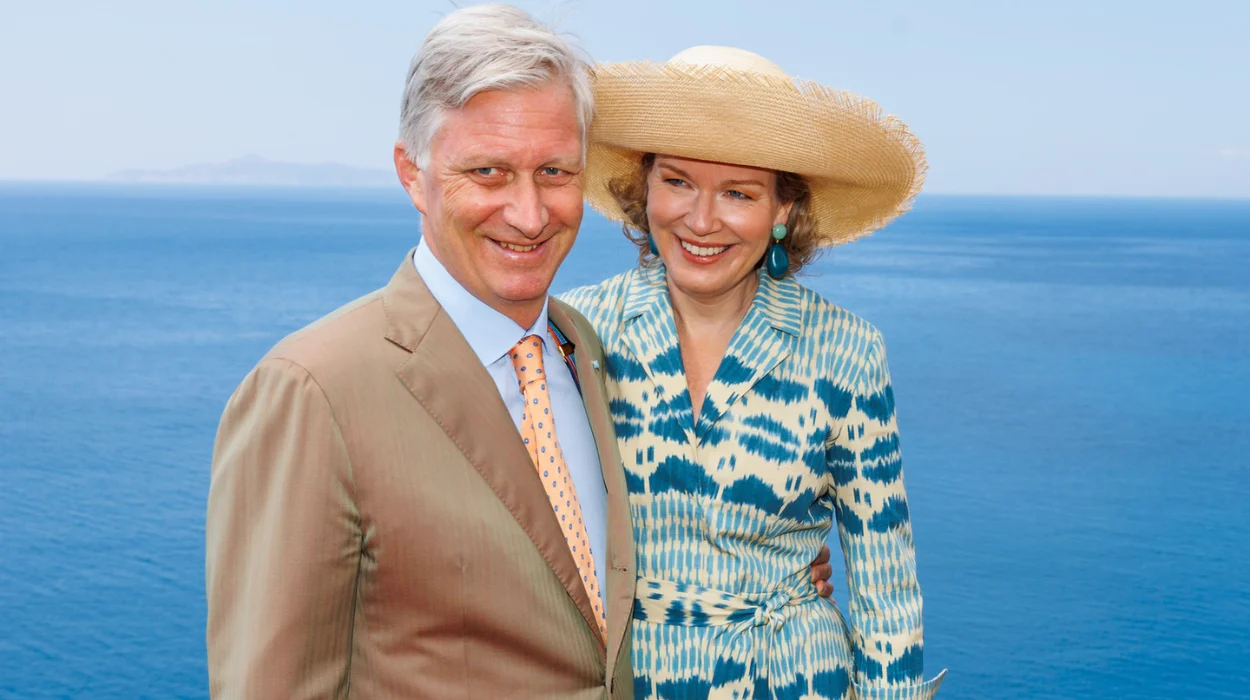 King Philippe joins Brussels students for biodiversity walk without Queen Mathilde