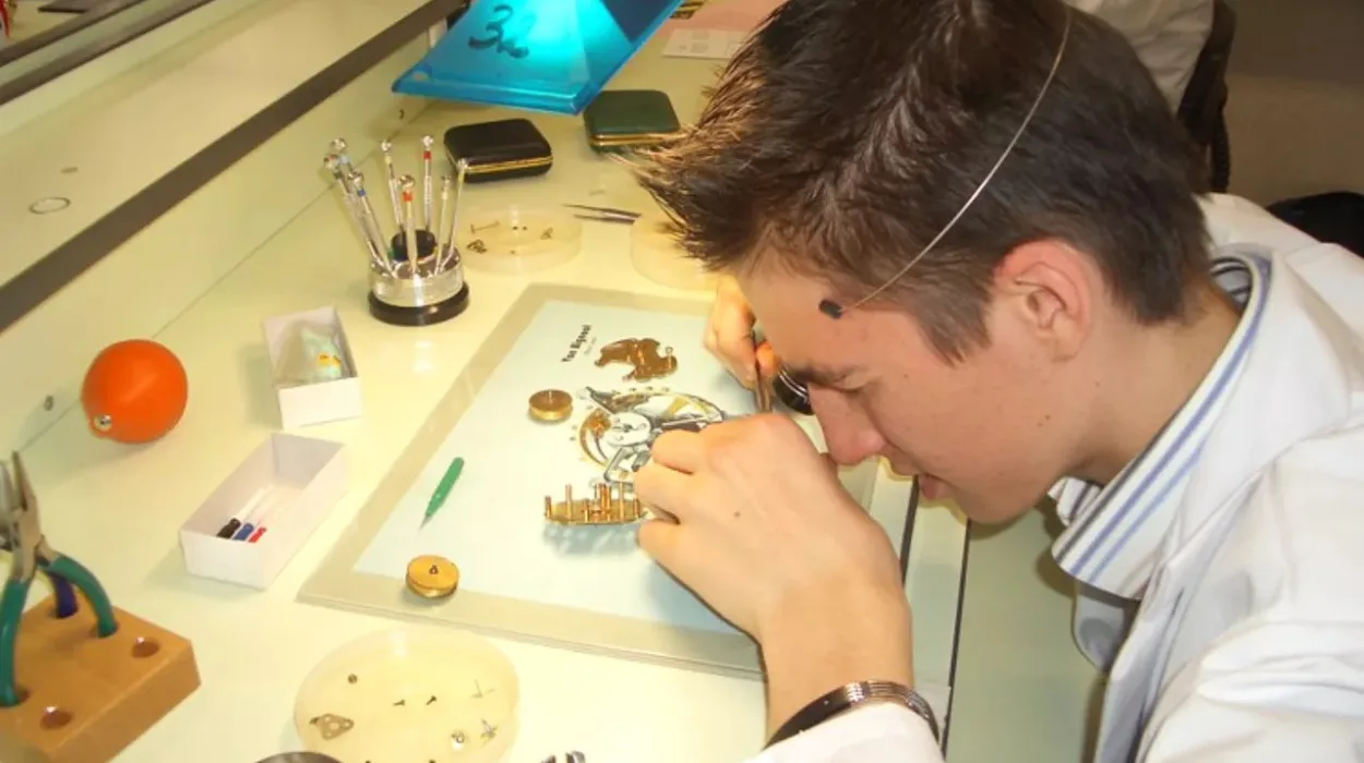 Kisp Antwerp launches watchmaker training for students