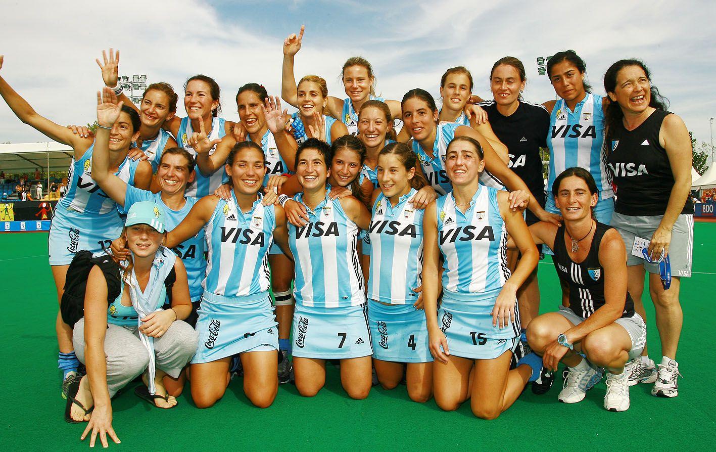 Argentina hockey final contenders Las Leonas pictured together