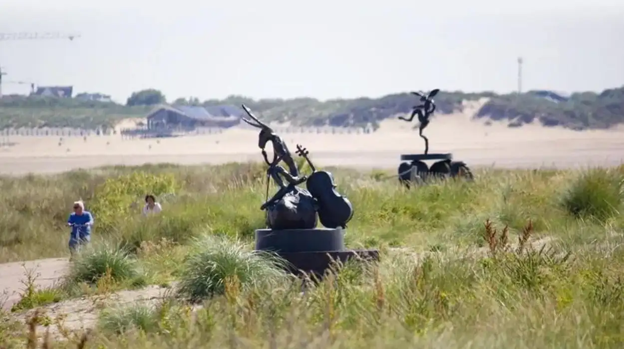 Knokke-Heist exhibition features Tuteleers' €26.5M Bronze statues in Park