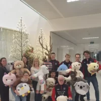 Korbeek-Lo Football Club donates teddy bears to children at UZ Leuven