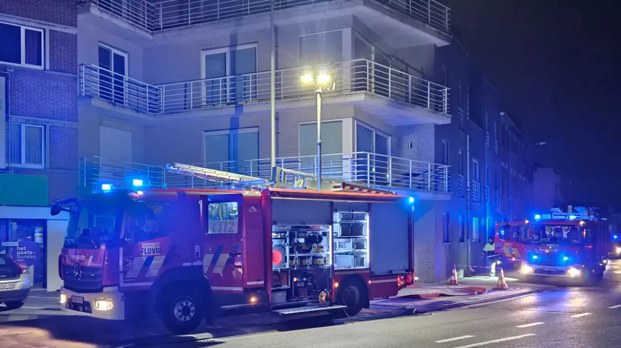 Kortrijk power cabinet fire cuts electricity to 100+ homes