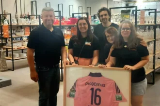 Kringwinkel Hageland in Tienen sells Defour's shirt for charity