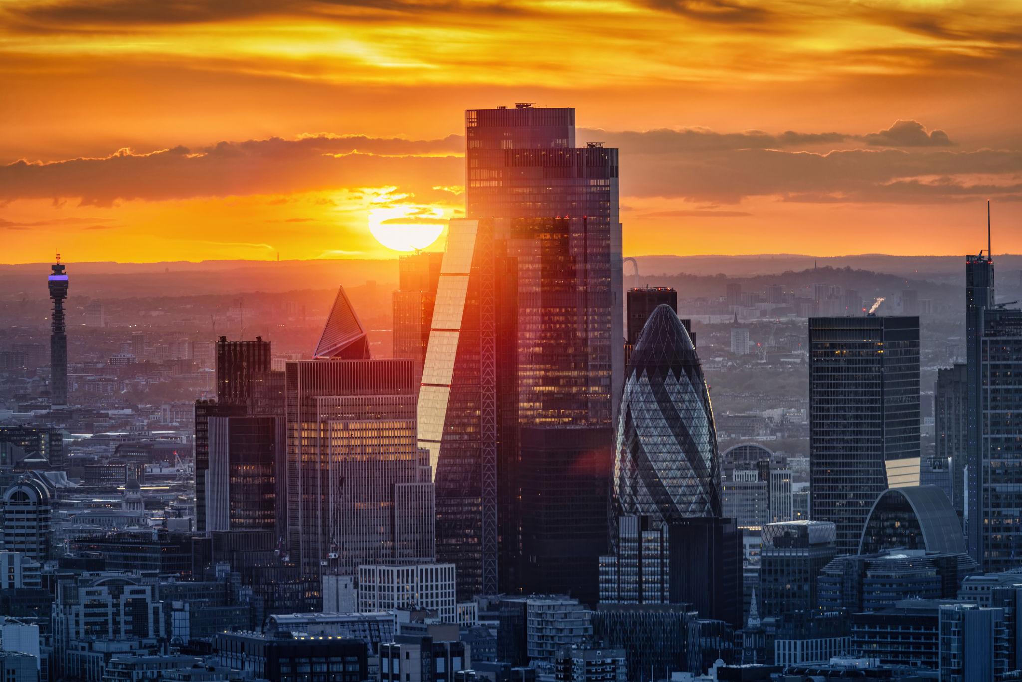 UK financial outlook strengthens as British pound rises after strong economic data