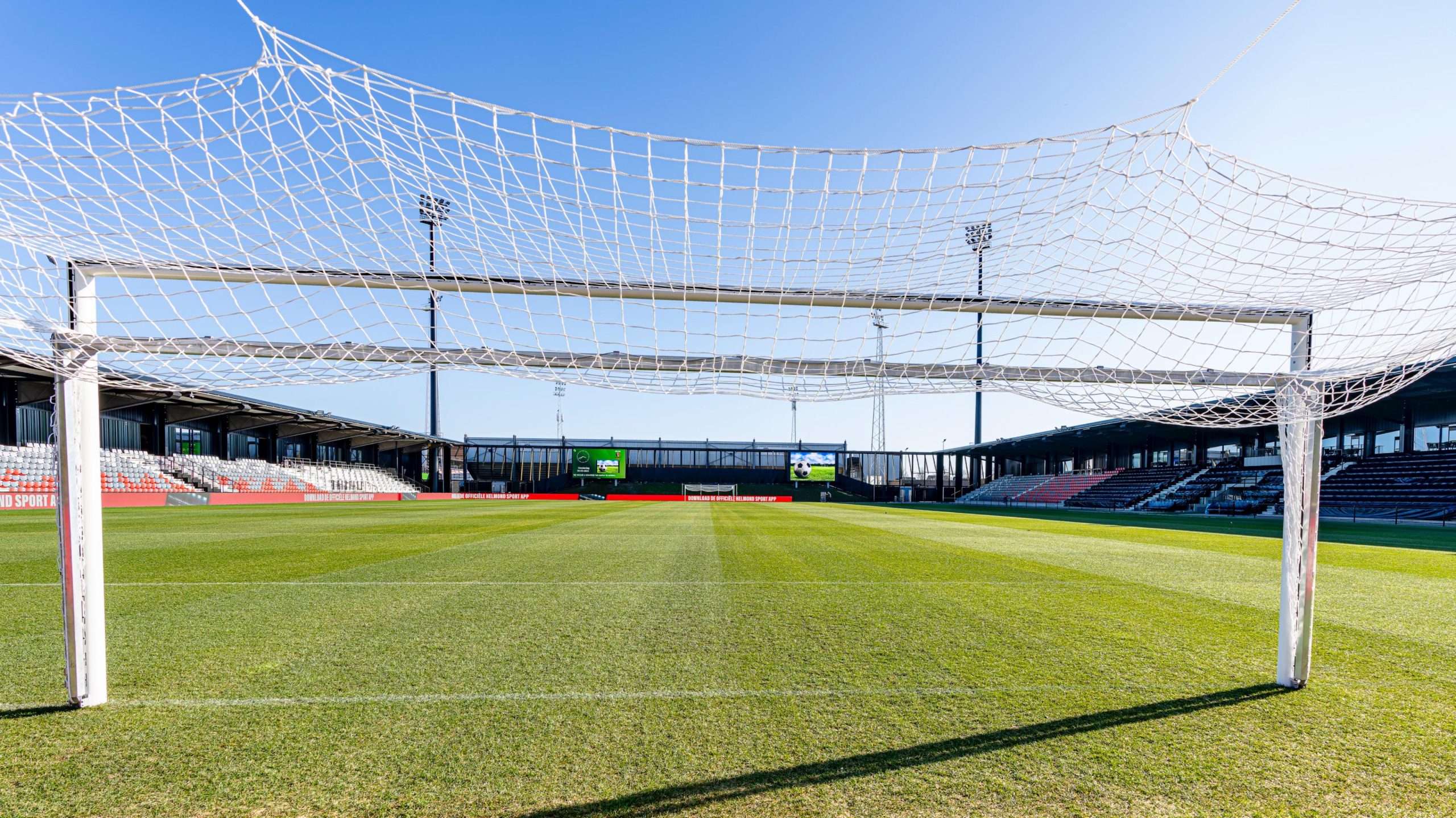 Elias Filet goal story featuring a football stadium and pitch