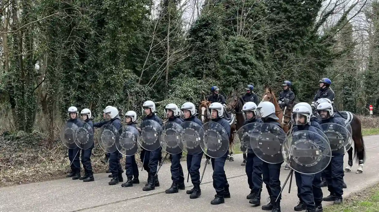 Leopoldsburg riot drill 100+ trainee cops train for chaos