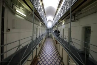 Leuven-Central Prison guards strike for safety after threats, VSOA's Eddy De Smedt responds