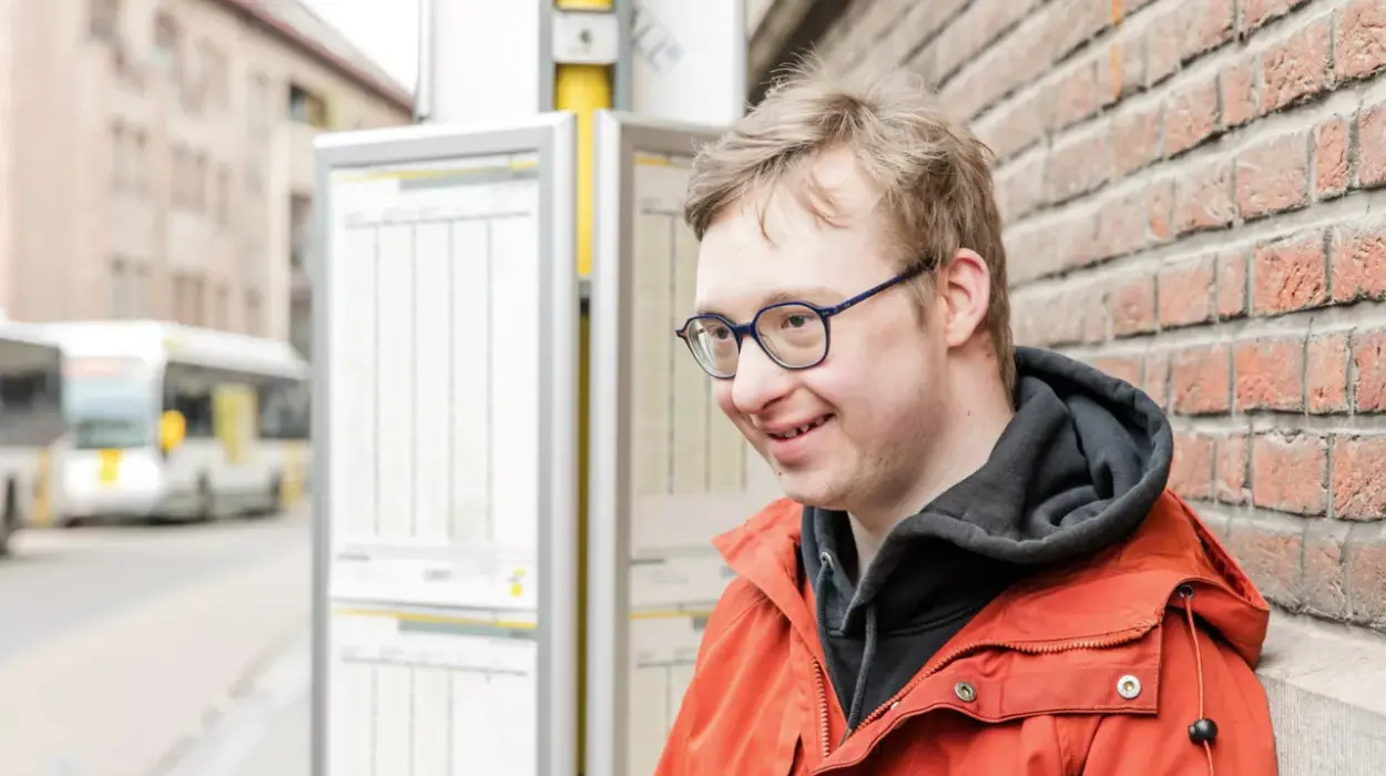 Leuven HONK supports Simon's independence amid bus changes