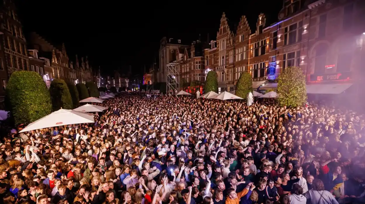 Leuven's student night Police report calm amid Pope's visit delay