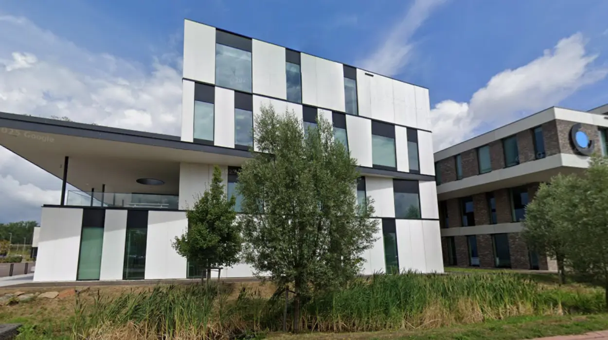 Limburg.net launches 1st electric garbage truck in Genk