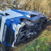 Lorry overturns in Turnhout Mayor Hannes Anaf calls for truck traffic reduction