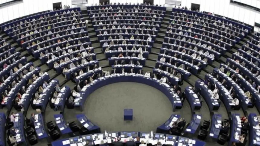 MEPs reaffirm their "full support" for war-torn Ukraine