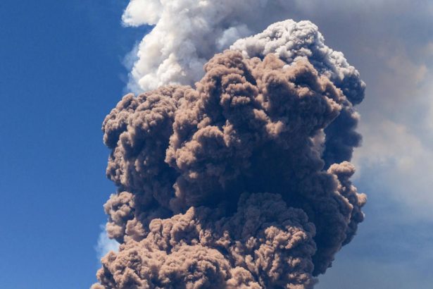 Brussels Airlines disruption affecting passengers after Mount Etna ash