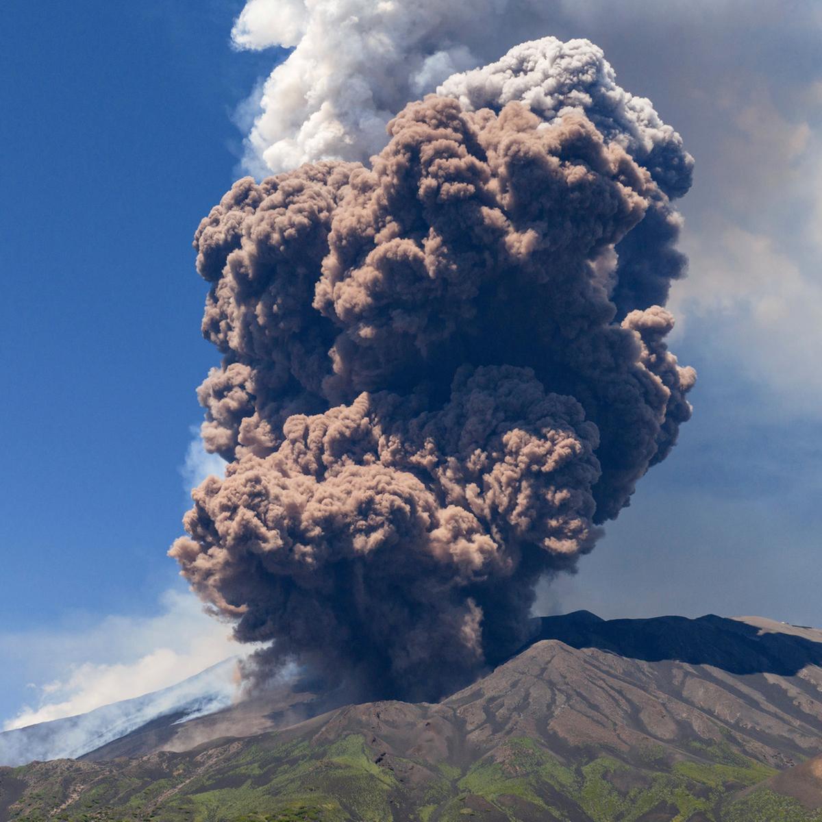 Brussels Airlines disruption affecting passengers after Mount Etna ash
