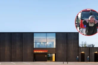 Man pulls fire truck with hair at Lauwe open house