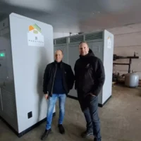 Mark Nickmans powers pears with mega battery in Halen