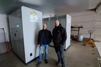 Mark Nickmans powers pears with mega battery in Halen