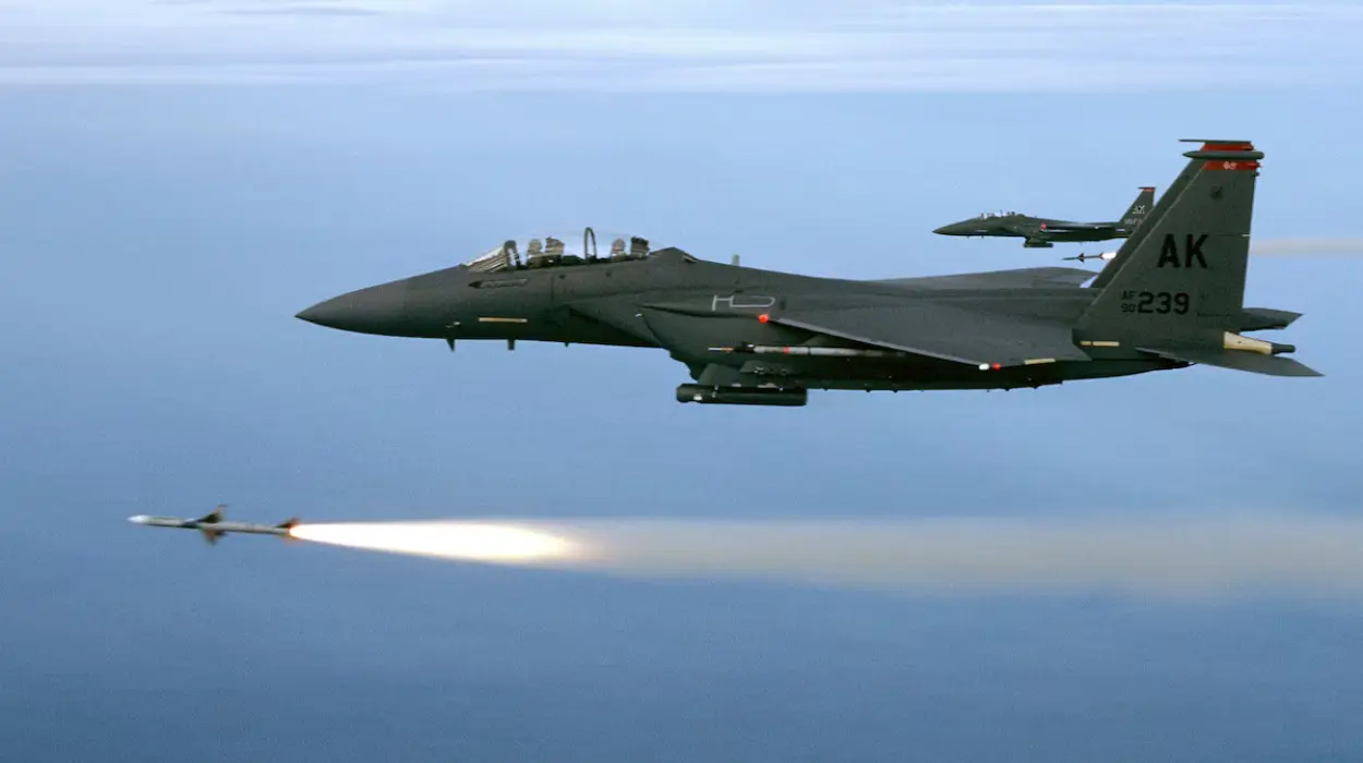 McDonnell Douglas F-15E Strike Eagle: A Combat Aircraft