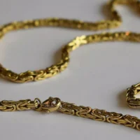 Mechelen French couple arrested for gold chain theft 