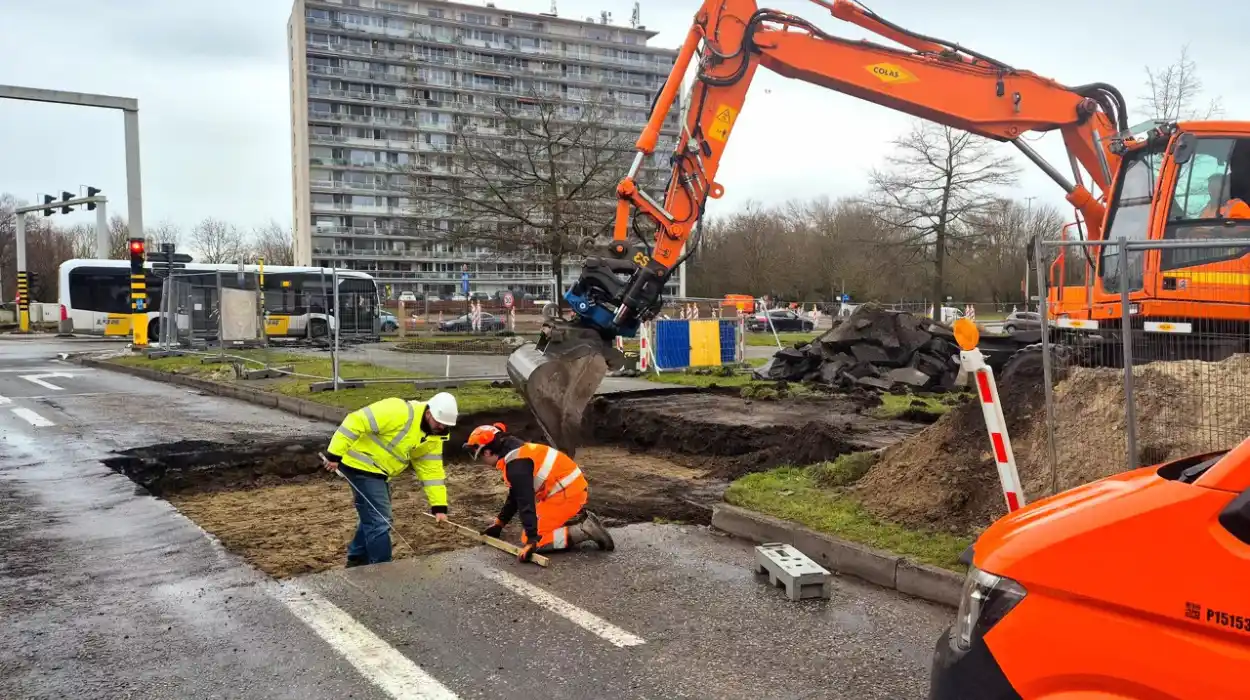 Mechelse Poort, Dendermonde 2 lanes closed, traffic chaos