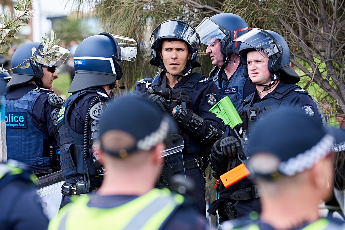Emergency services responding to Bondi Beach mass shooting