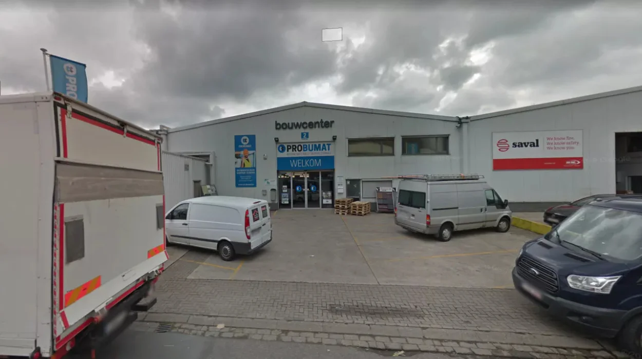 Merksem Police seal Oostkaai construction firm