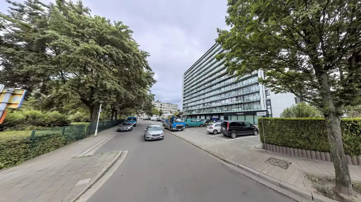 Merksem apartment shot Bullet holes found in front door