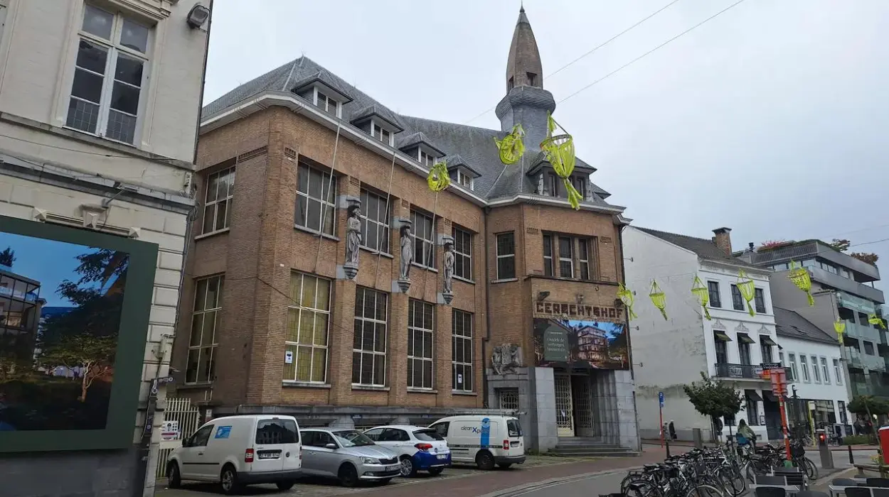 Michel Verhoeven addresses shelter concerns in Hasselt's Courthouse