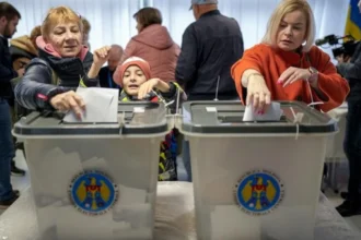 Moldova votes on EU membership amid Russian meddling fears