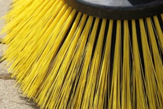 Molenbeek cleaners strike for better conditions amid waste crisis