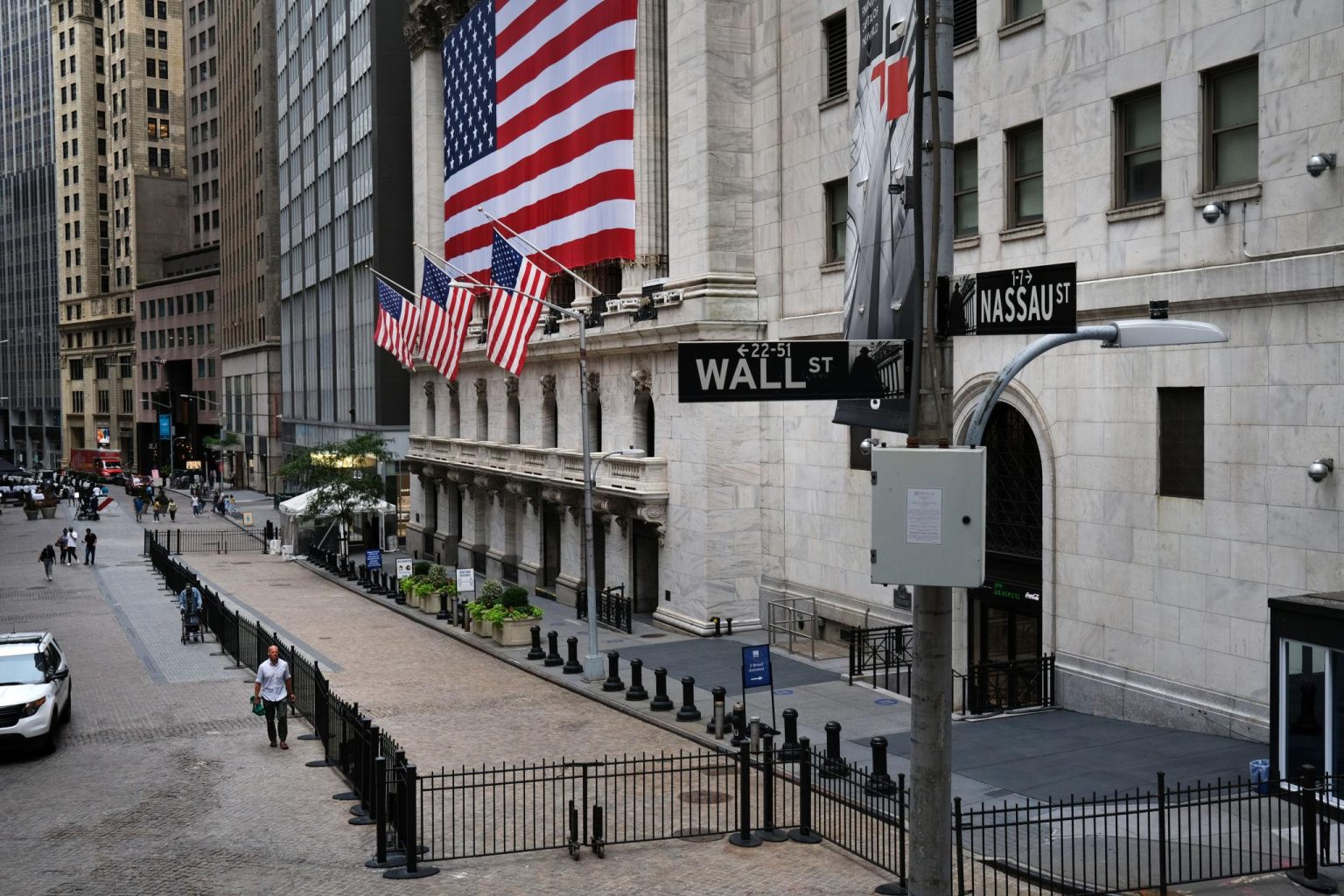 US stock futures rise as investors await the key jobs report