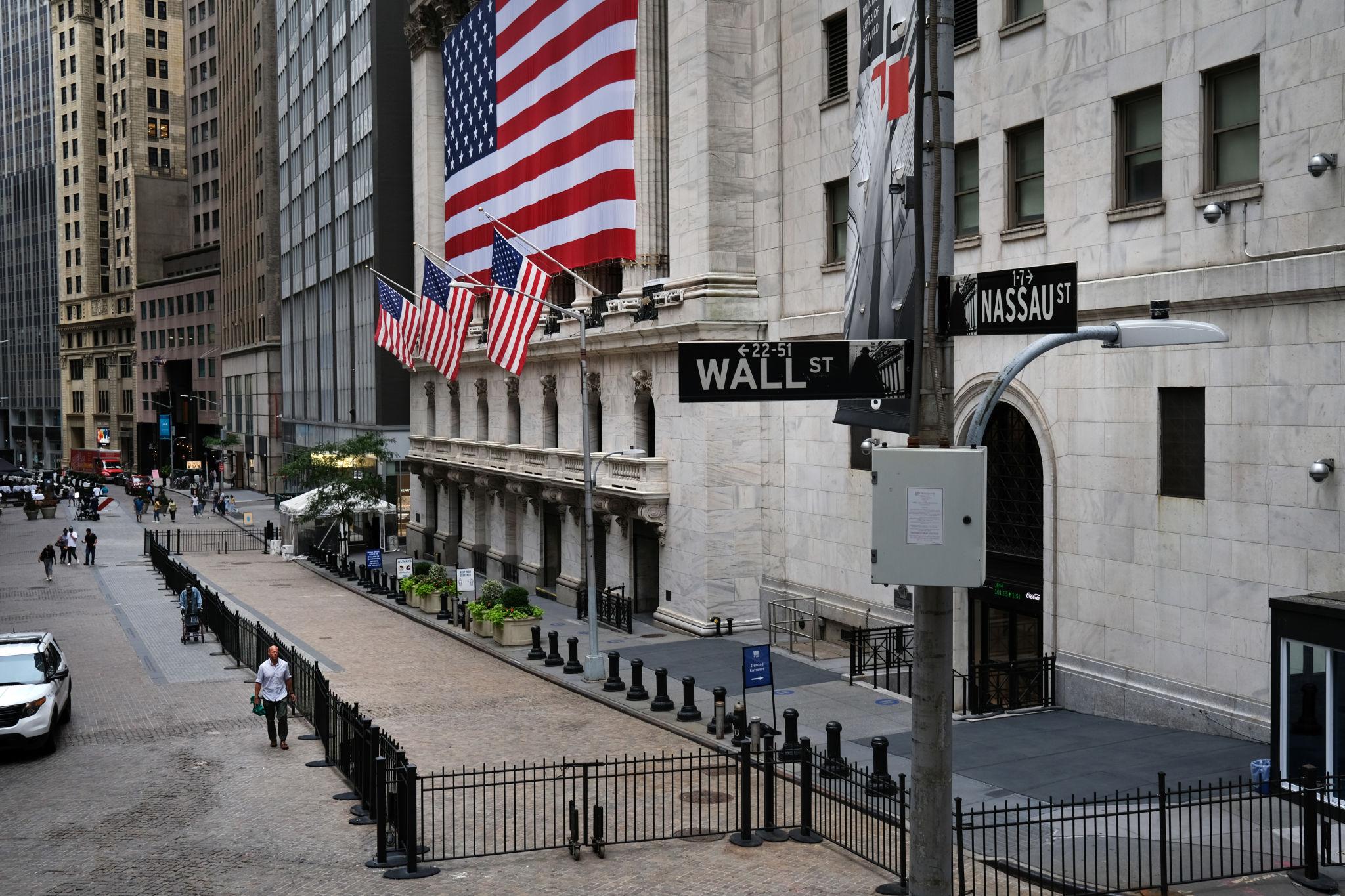 US stock futures rise as investors await the key jobs report