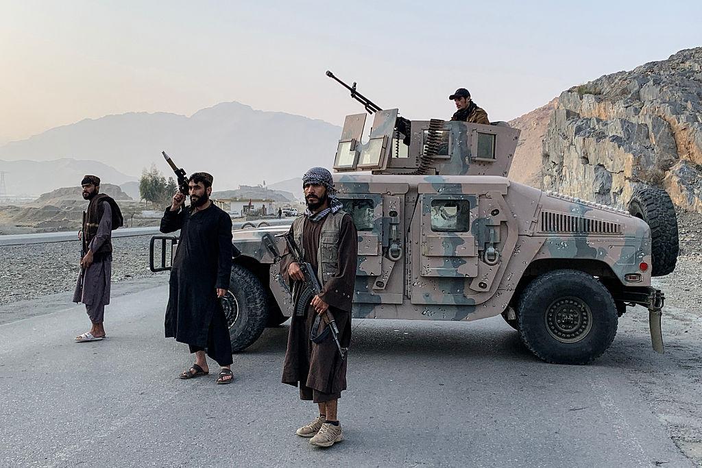 South Asia security crisis update showing troops near Pakistan Afghanistan border in 2026